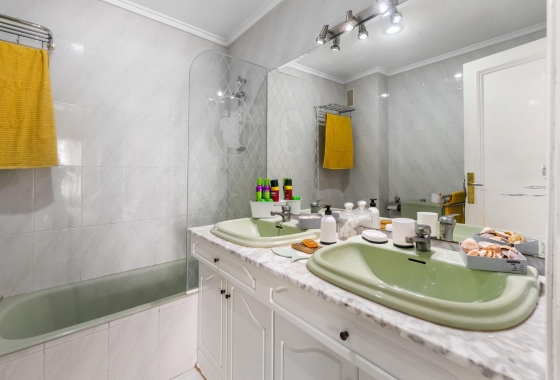 Resale - Apartment - Torrevieja - Centro - Muelle Pesquero