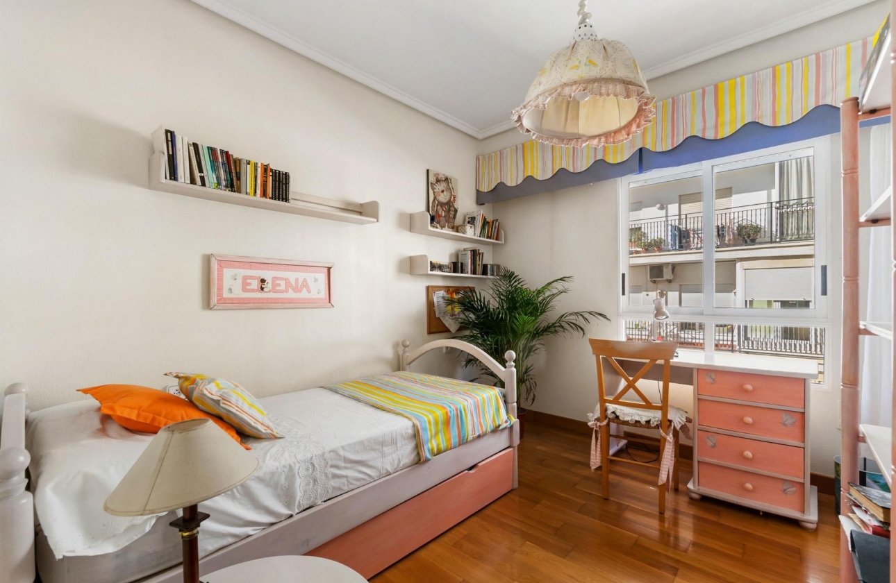Resale - Apartment - Torrevieja - Centro - Muelle Pesquero