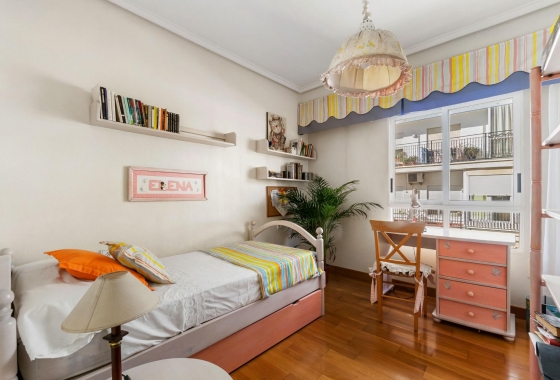 Resale - Apartment - Torrevieja - Centro - Muelle Pesquero