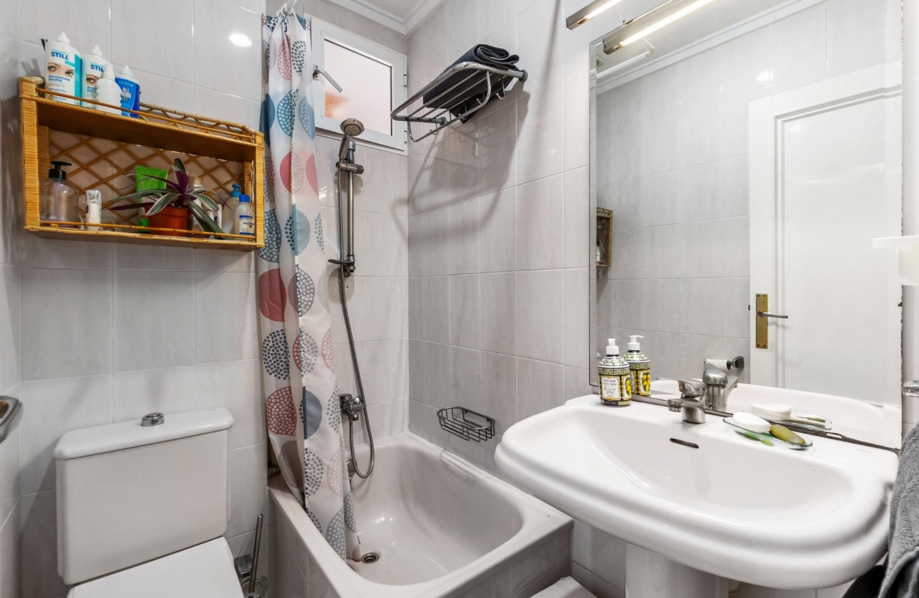Resale - Apartment - Torrevieja - Centro - Muelle Pesquero