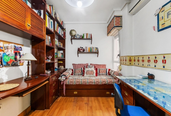 Resale - Apartment - Torrevieja - Centro - Muelle Pesquero