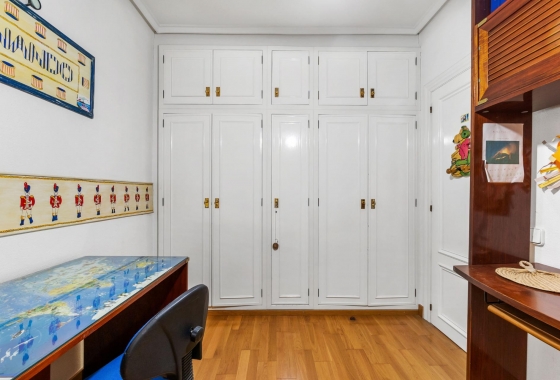 Resale - Apartment - Torrevieja - Centro - Muelle Pesquero