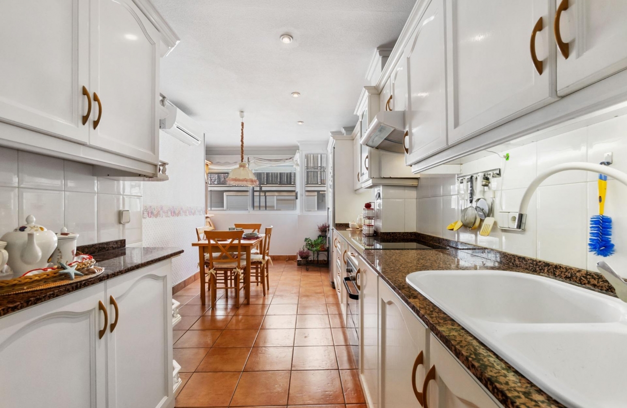 Resale - Apartment - Torrevieja - Centro - Muelle Pesquero