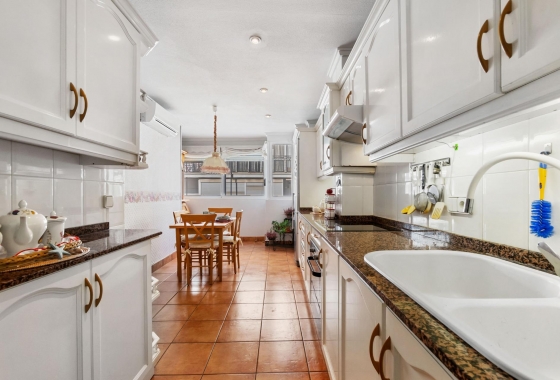 Resale - Apartment - Torrevieja - Centro - Muelle Pesquero