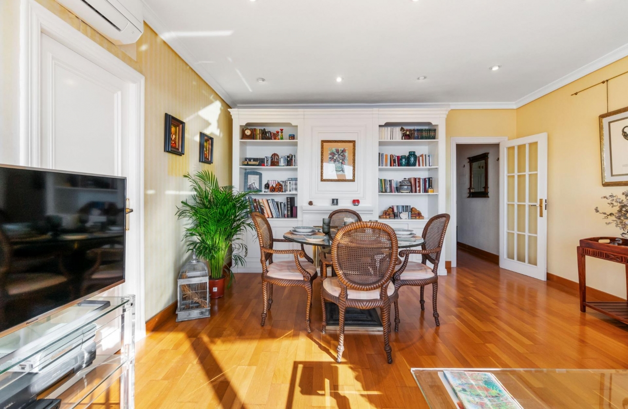 Resale - Apartment - Torrevieja - Centro - Muelle Pesquero