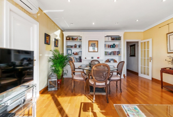 Resale - Apartment - Torrevieja - Centro - Muelle Pesquero