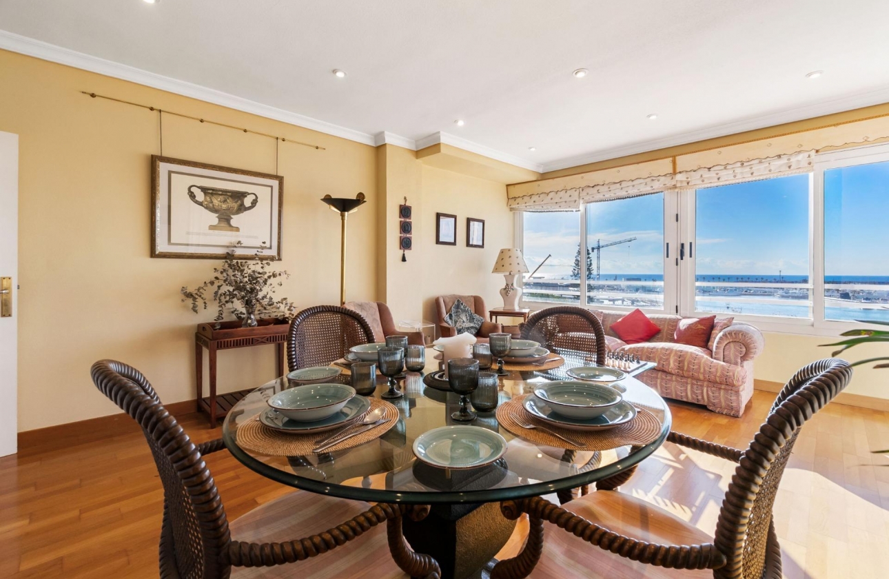 Resale - Apartment - Torrevieja - Centro - Muelle Pesquero