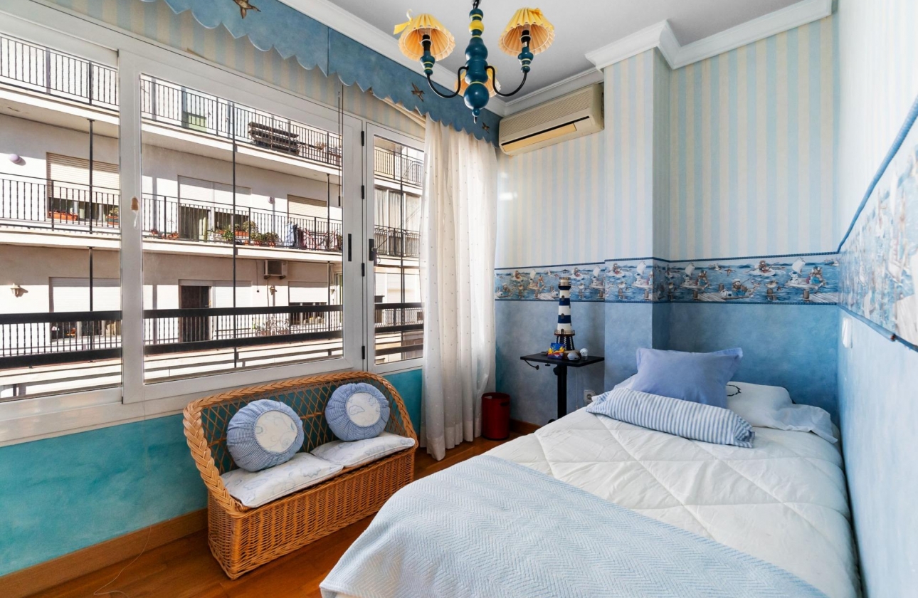 Resale - Apartment - Torrevieja - Centro - Muelle Pesquero