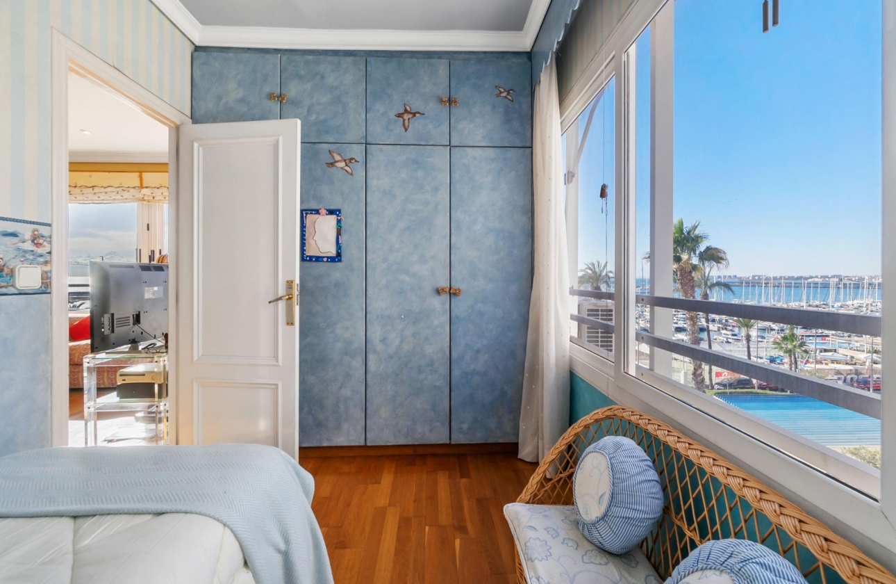 Resale - Apartment - Torrevieja - Centro - Muelle Pesquero