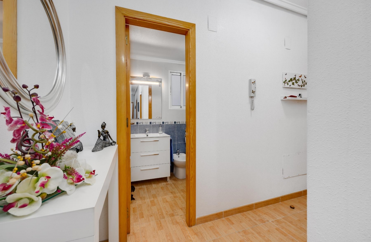 Resale - Apartment - Torrevieja - Playa del Acequión