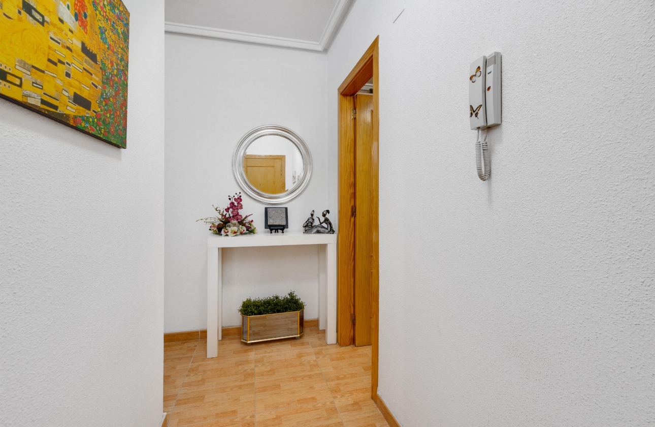 Resale - Apartment - Torrevieja - Playa del Acequión