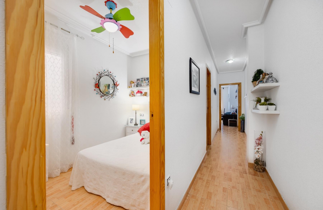 Resale - Apartment - Torrevieja - Playa del Acequión