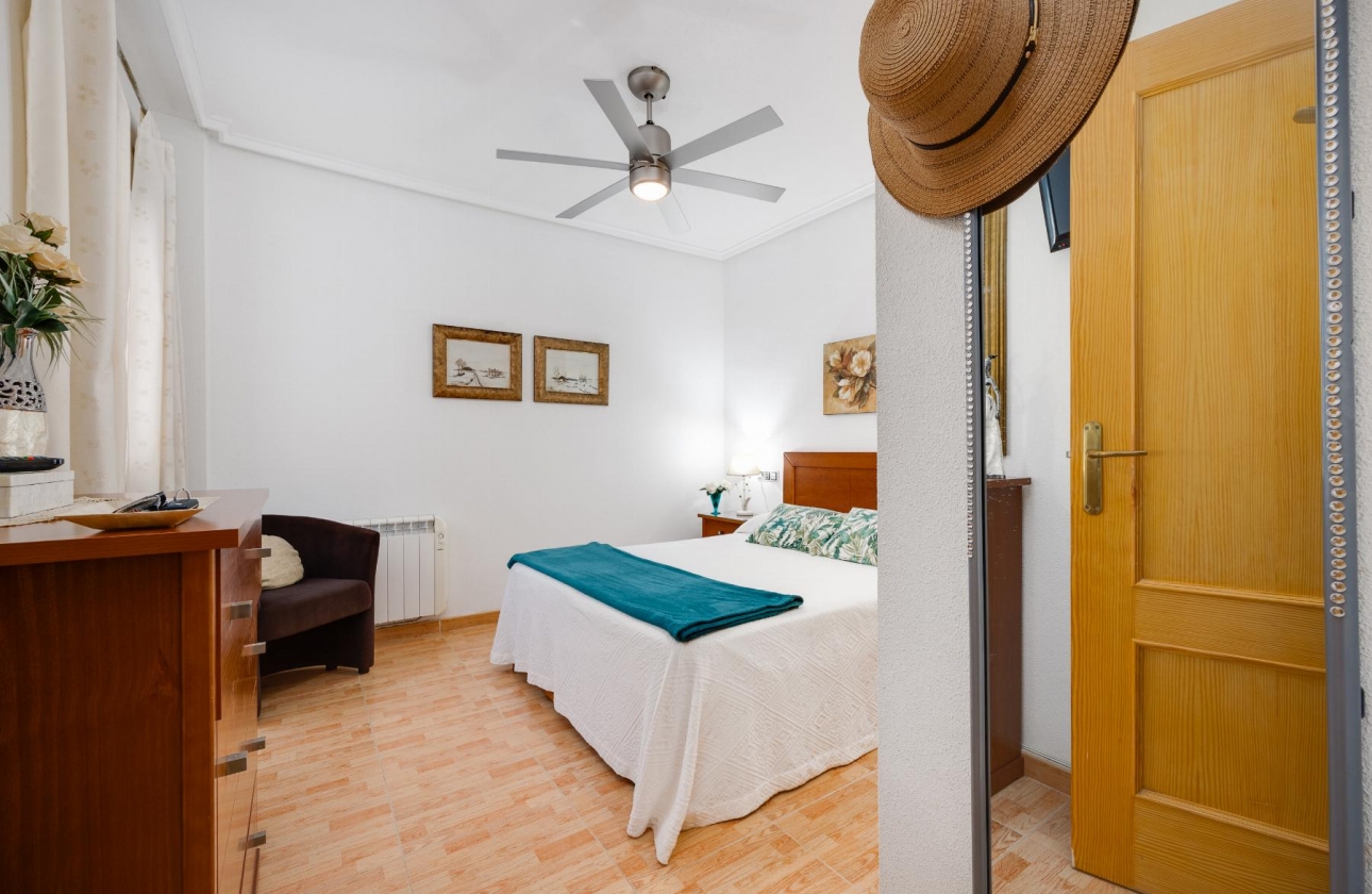 Resale - Apartment - Torrevieja - Playa del Acequión
