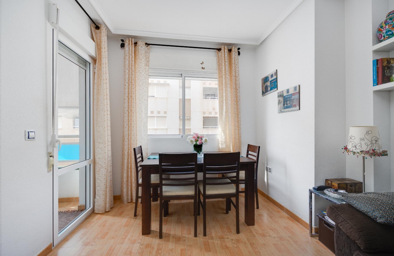 Resale - Apartment - Torrevieja - Playa del Acequión