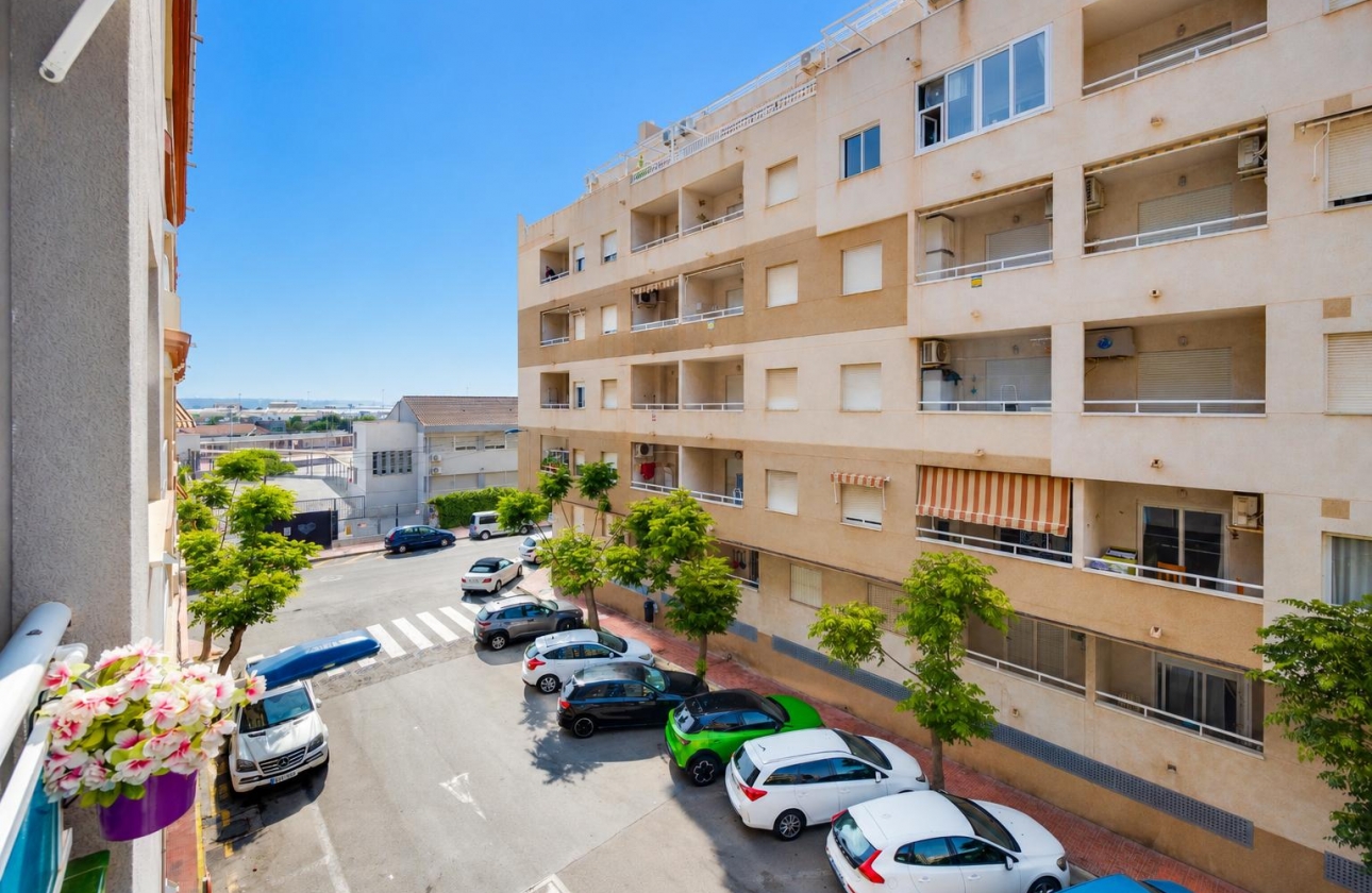 Resale - Apartment - Torrevieja - Playa del Acequión