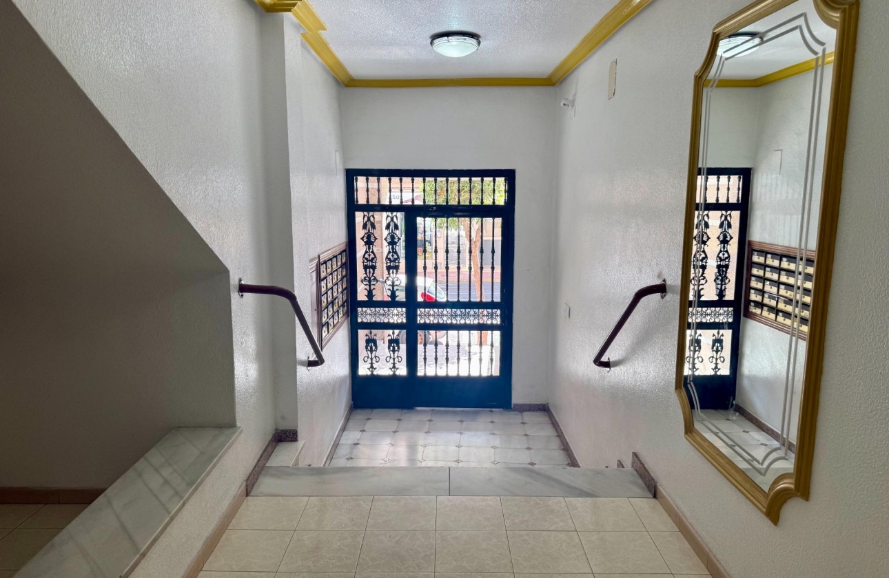 Wiederverkauf - Wohnung - Torrevieja - Centro